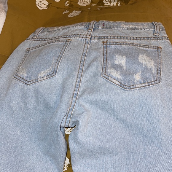 EUC- Signature 8 Destructed Bermuda Shorts SZ SM - Picture 3 of 5